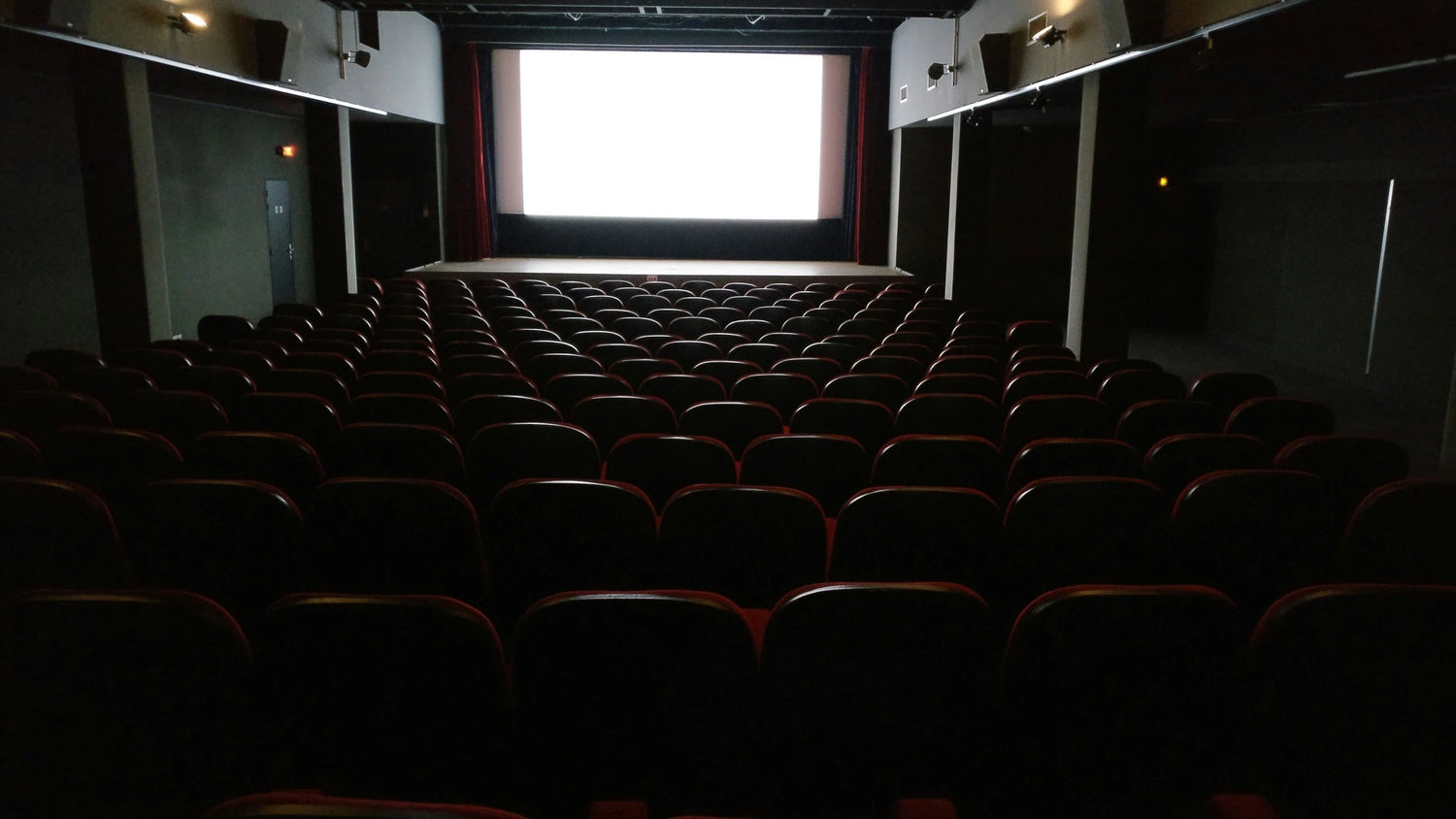 How Big is a Movie Theater Screen?